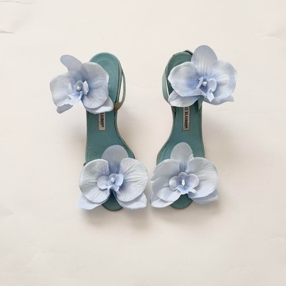 Vintage Manolo Blahnik flower kitten heels - Picture 1 of 6